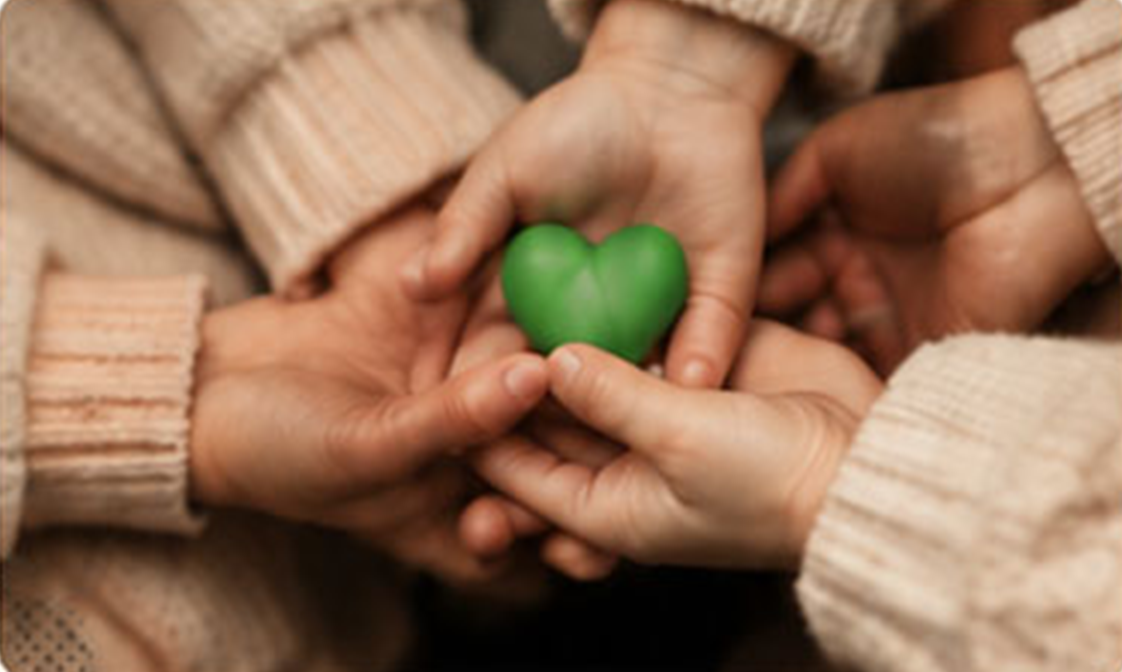 Par mums photograph - hands holding a heart